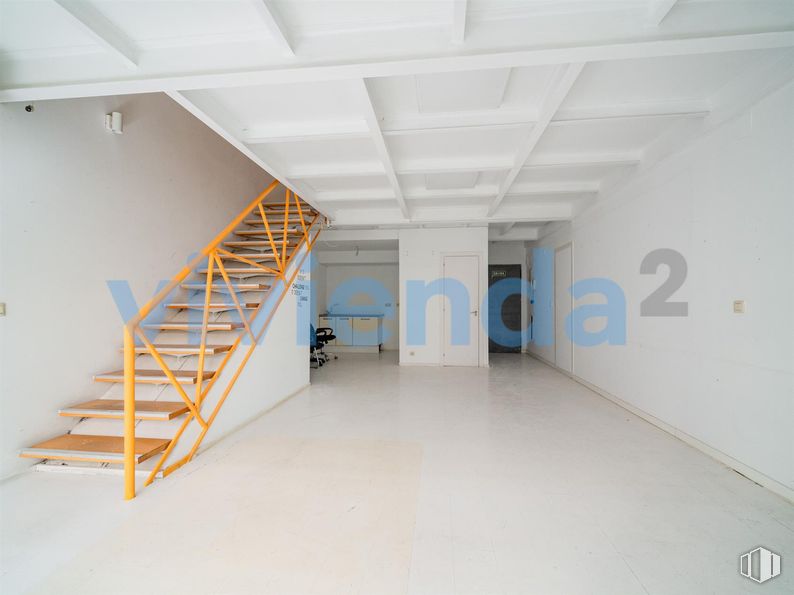 Oficina en venta en Avenida Manoteras, Hortaleza, Madrid, 28050 con accesorio, suelo, suelos, escaleras, hall, material compuesto, techo, madera, edificio y pintura alrededor