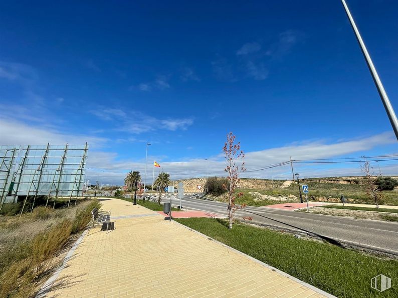 Land for sale at Calle Mártires, El Álamo, Madrid, 28607 with cloud, sky, plant, street light, electricity, overhead power line, road surface, slope, asphalt and thoroughfare around