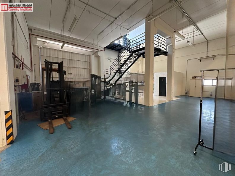 Nave en venta en Polígono Industrial Mejorada del Campo Norte, Mejorada del Campo, Madrid, 28840 con hall, interiorismo, suelo, suelos, inmobiliario, techo, accesorio, ingeniería, madera y máquina alrededor