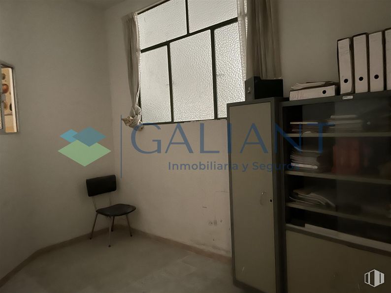 Local en venta en Zona La Fortuna, Leganés, Madrid, 28917 con silla, ebanistería, ventana, marco, , edificio, , ,  y  alrededor