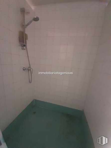 Industrial for rent at Zona Polígono Industrial, Arganda del Rey, Madrid, 28500 with plumbing fixture, bathroom, fixture, building, shower head, shower, composite material, flooring, plumbing and house around