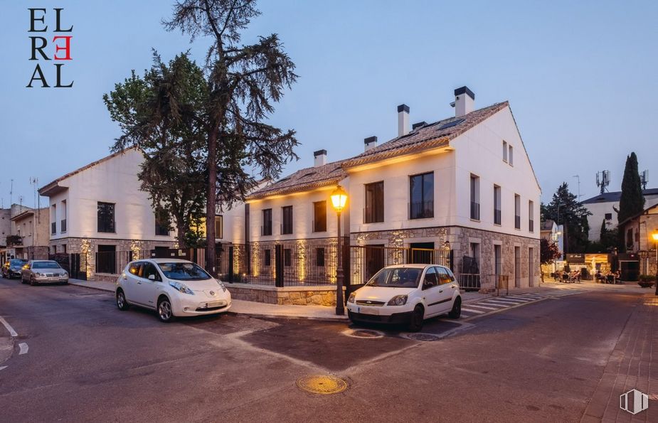 Local en alquiler en Calle Real, Torrelodones, Madrid, 28250 con coche, edificio, rueda, vehículo terrestre, cielo, vehículo, neumático, ventana, planta y asfalto alrededor