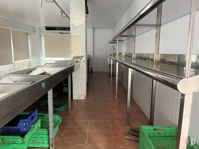 Retail for sale & for rent at Camino Viejo de Leganés, Carabanchel, Madrid, 28025 with sink, cabinetry, interior design, kitchen, building, floor, flooring, glass, aluminium and fixture around