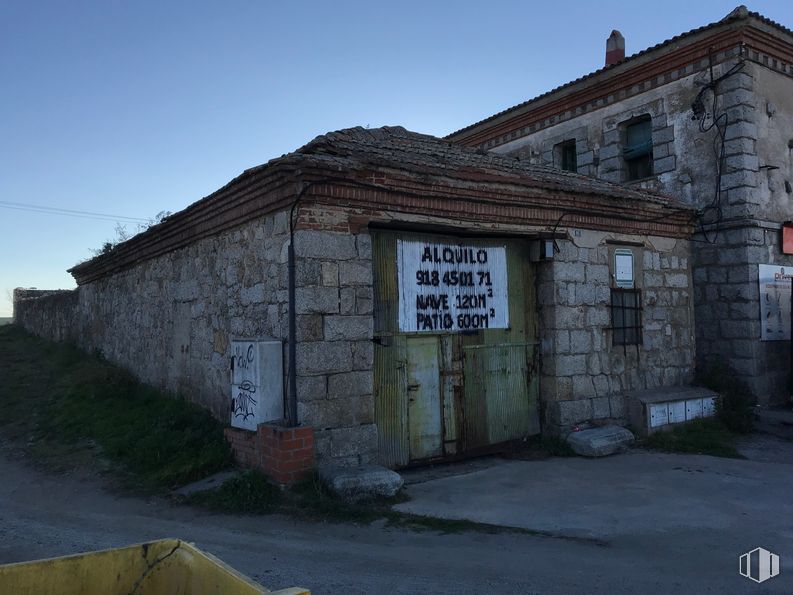 Nave en alquiler en Avenida de la Libertad, 93, Colmenar Viejo, Madrid, 28770 con edificio, propiedad, cielo, ventana, puerta, madera, chalet, zona rural, zona residencial y fachada alrededor