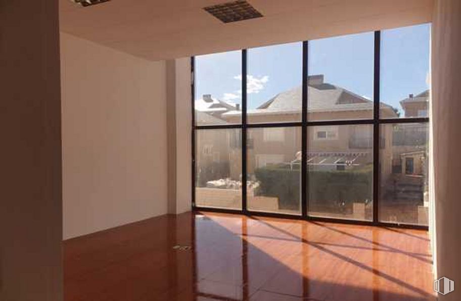 Retail for sale at Calle Virgen de la Vega, s/n, Cabanillas del Campo, Guadalajara, 19171 with building, fixture, window, wood, shade, house, interior design, automotive exterior, sky and floor around