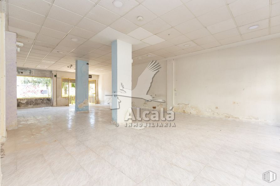 Retail for sale at Zona Rinconada, Alcalá de Henares, Madrid, 28803 with interior design, hall, floor, fixture, flooring, ceiling, composite material, tile flooring, concrete and wood around