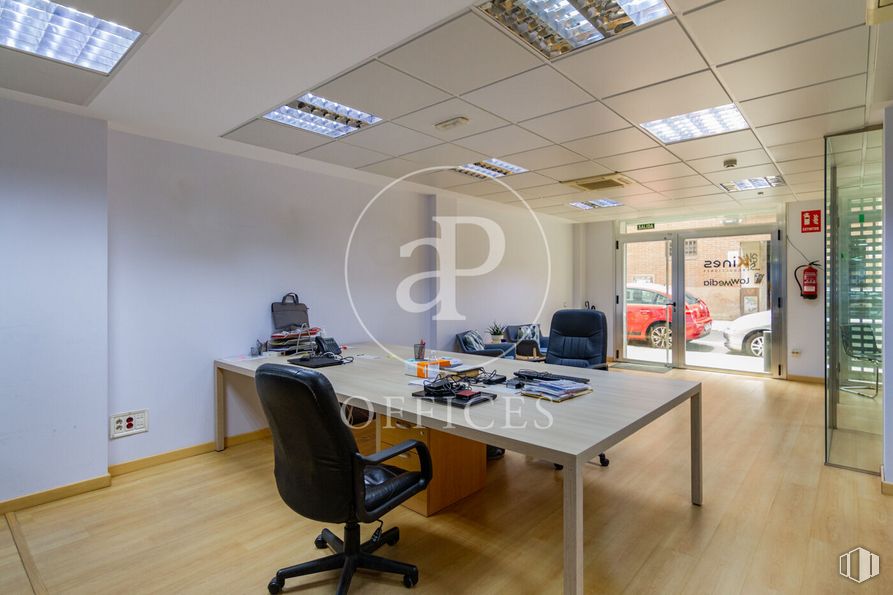 Oficina en venta en Calle Margaritas, Tetuán, Madrid, 28039 con silla, mesa, alumbrado, ventana, mueble, edificio, silla de oficina, diseño automovilístico, escritorio y interiorismo alrededor