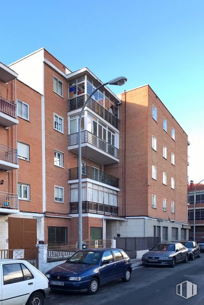 Local en venta en Calle Maestro Serrano, 27, Collado Villalba, Madrid, 28400 con coche, edificio, rueda, neumático, cielo, vehículo terrestre, luz de estacionamiento automotriz, vehículo, ventana y diseño urbano alrededor