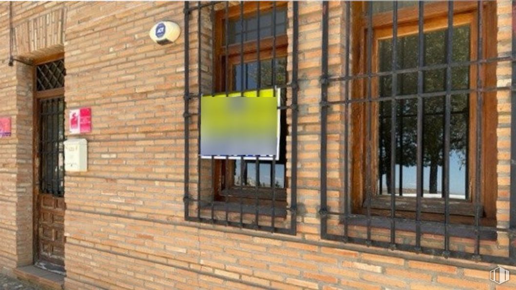 Retail for rent at Paseo San Cristóbal, Toledo, 45002 with window, building, fixture, wood, rectangle, facade, brick, building material, tints and shades and brickwork around