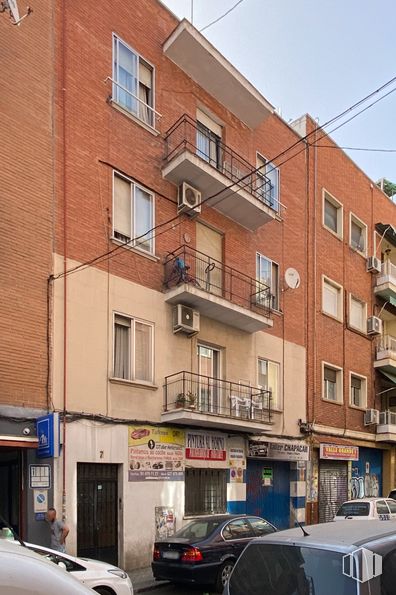 Local en venta en Calle Amor Hermoso, 7, Usera, Madrid, 28026 con coche, ventana, luz de estacionamiento automotriz, edificio, vehículo terrestre, propiedad, vehículo, cielo, neumático y vehículo de motor alrededor