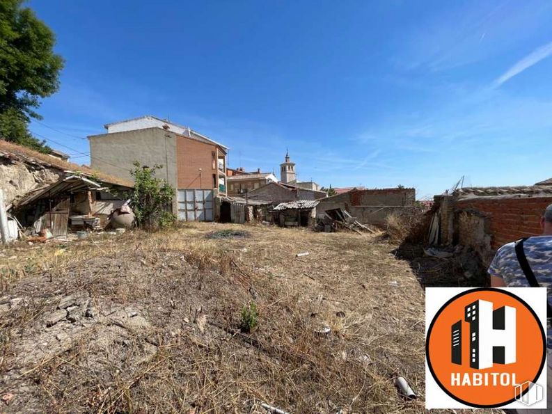 Land for sale at Callejón Casino, Olías del Rey, Toledo, 45280 with house, person, clothing, sky, cloud, property, plant, land lot, building and tree around