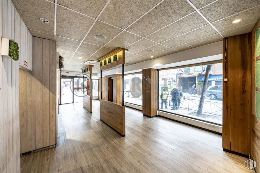 Retail for sale & for rent at Calle Jerónima Llorente, 1, Tetuán, Madrid, 28039 with flooring, wood, floor, interior design, ceiling, lighting, composite material, glass, wood flooring and lobby around