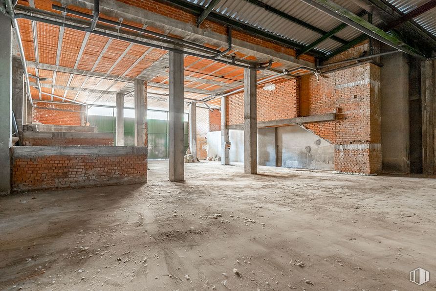 Retail for sale & for rent at Zona Pilar, Talavera de la Reina, Toledo, 45600 with wood, hall, beam, floor, flooring, house, brickwork, brick, ceiling and building material around