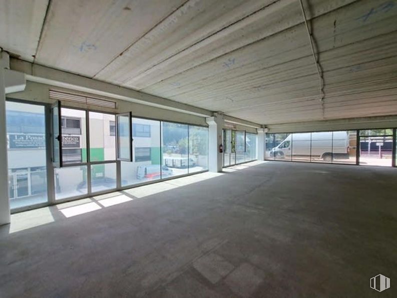 Office for sale at Zona Coslada, Coslada, Madrid, 28820 with fixture, floor, shade, flooring, city, parking, ceiling, composite material, road and concrete around