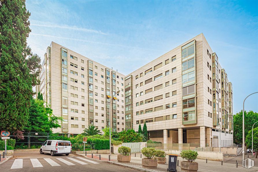 Local en venta en Retiro - Estrella, Retiro, Madrid, 28009 con coche, edificio, planta, cielo, durante el día, nube, ventana, árbol, bloque de pisos y condominio alrededor