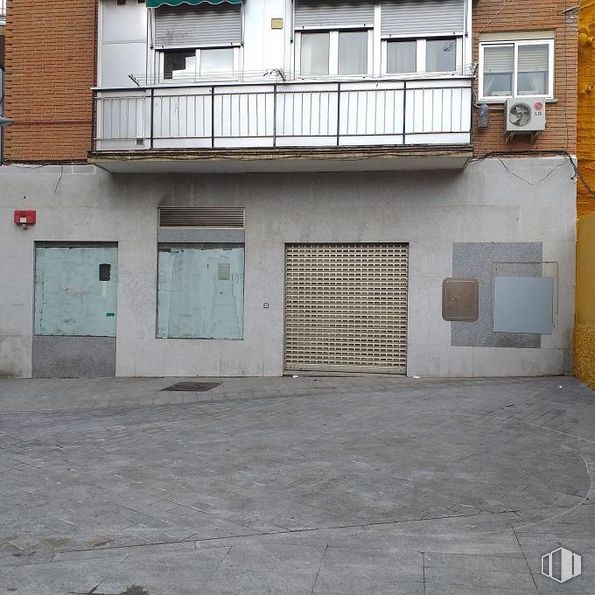 Local en venta en Calle del Clavel, Alcorcón, Madrid, 28921 con ventana, propiedad, edificio, puerta, madera, superficie de la carretera, asfalto, accesorio, fachada y ciudad alrededor