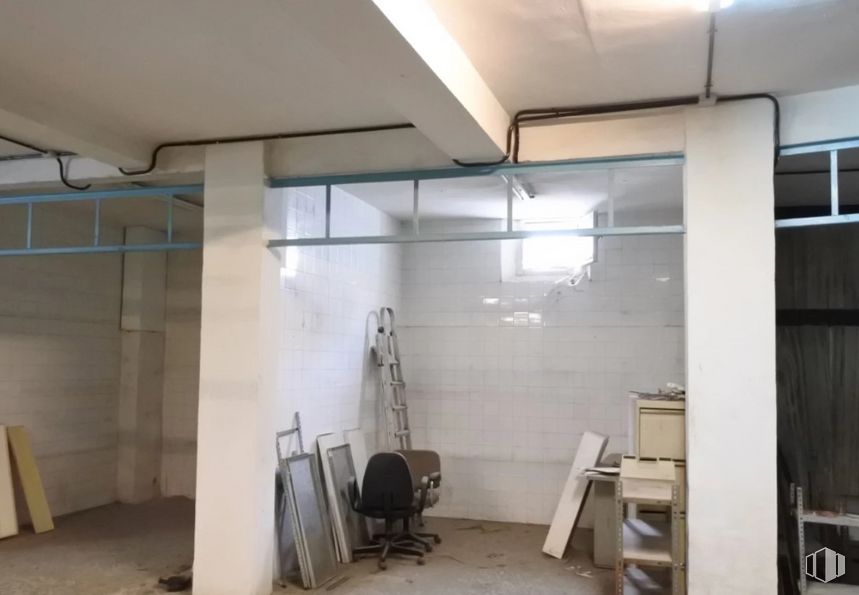 Local en venta en Calle Víctor Manuel III, Carabanchel, Madrid, 28019 con silla, accesorio, suelo, suelos, techo, material compuesto, aluminio, edificio, vidrio y material de construcción alrededor