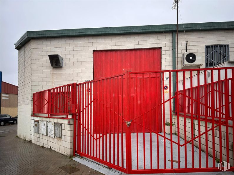 Industrial for rent at Calle Físicas, 35, Alcorcón, Madrid, 28923 with door, window, red, gate, composite material, metal, iron, fence, concrete and building material around