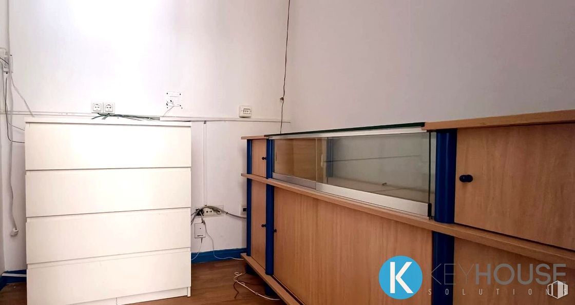 Local en venta en Calle Méjico, Coslada, Madrid, 28820 con archivador, ebanistería, alacena, aparato de cocina, cocina, refrigerador, madera, suelos, suelo y accesorio alrededor