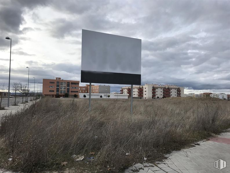 Suelo en venta en Calle Luís Mazzantini, Ávila, 05008 con edificio, nube, cielo, planta, luz de la calle, lote de terreno, asfalto, paisaje, superficie de la carretera y carretera alrededor