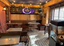 Retail for rent at Calle de Cristóbal Bordiú, Chamberí, Madrid, 28003 with table top, table, furniture, wood, interior design, lighting, restaurant, bar, wood stain and pub around