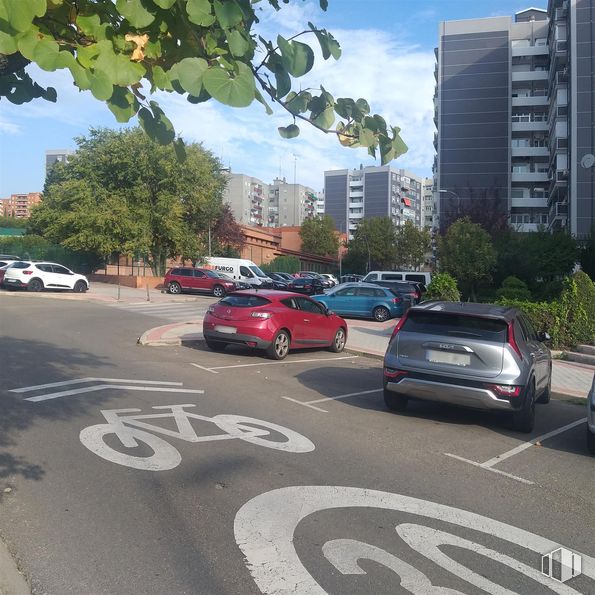 Local en alquiler en Calle Frómista, Fuenlabrada, Madrid, 28941 con coche, edificio, vehículo terrestre, rueda, cielo, nube, vehículo, neumático, vehículo de motor y infraestructura alrededor