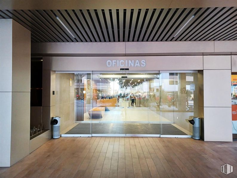 Oficina en alquiler en Calle Agustín de Foxá, 25, Chamartín, Madrid, 28036 con suelos, interiorismo, techo, suelo, alumbrado, edificio comercial, vidrio, vestíbulo, venta al por menor y diseño alrededor