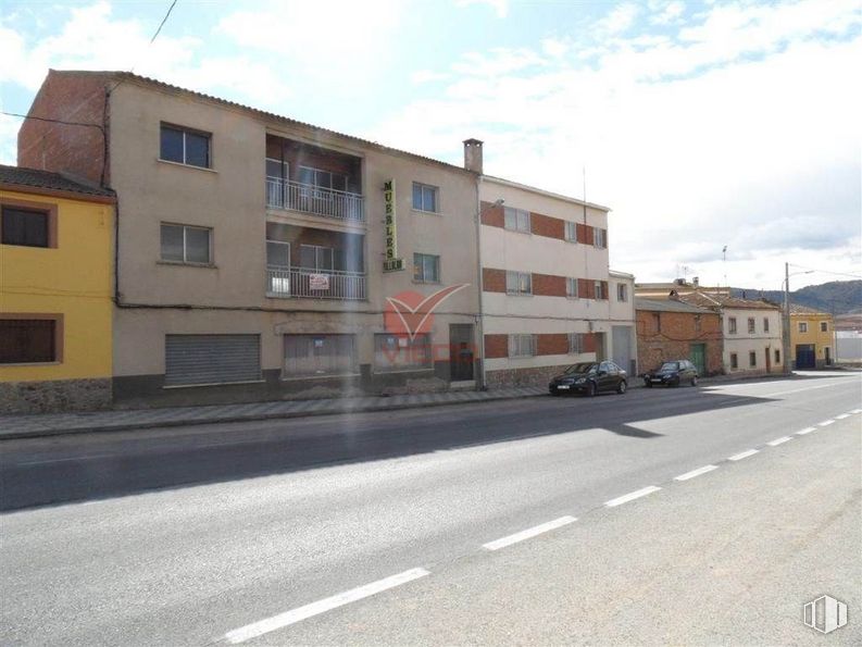 Retail for rent at Calle Mancha, Villar de Olalla, Cuenca, 16196 with building, cloud, sky, window, asphalt, road surface, urban design, residential area, real estate and road around