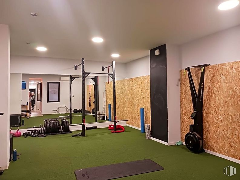 Retail for sale at Barrio Castellana, Salamanca, Madrid, 28006 with property, flooring, floor, ceiling, gym, physical fitness, room, building, sport venue and event around