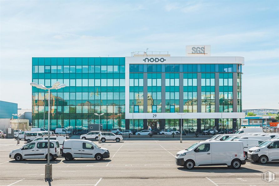 Oficina en alquiler en Edificio Nodo, Zona Barajas, Barajas, Madrid, 28042 con camioneta, coche, rueda, vehículo terrestre, cielo, nube, neumático, vehículo, vehículo de motor y edificio alrededor