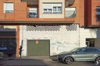 Local en alquiler en Calle Calera, Talavera de la Reina, Toledo, 45600 con coche, ventana, rueda, neumático, puerta, vehículo, iluminación del automóvil, arquitectura, asfalto y edificio alrededor