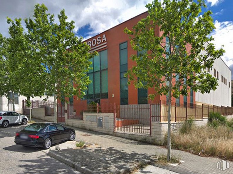 Nave en venta en Calle Vizcaya, 4, Leganés, Madrid, 28917 con coche, edificio, nube, planta, cielo, neumático, rueda, propiedad, vehículo y ventana alrededor