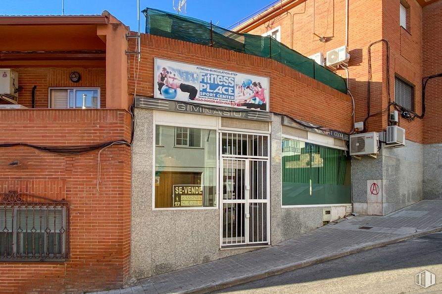 Local en alquiler y venta en Calle Siete Vientos, 41, Arganda del Rey, Madrid, 28500 con puerta, ventana, propiedad, cielo, edificio, diseño urbano, barrio, propiedad material, área residencial y fachada alrededor