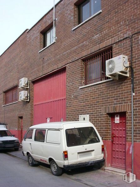 Nave en alquiler en Calle Fresnedillas, 4, Alcorcón, Madrid, 28925 con camioneta, ventana, rueda, luz de estacionamiento automotriz, coche, vehículo terrestre, neumático, vehículo, propiedad y edificio alrededor