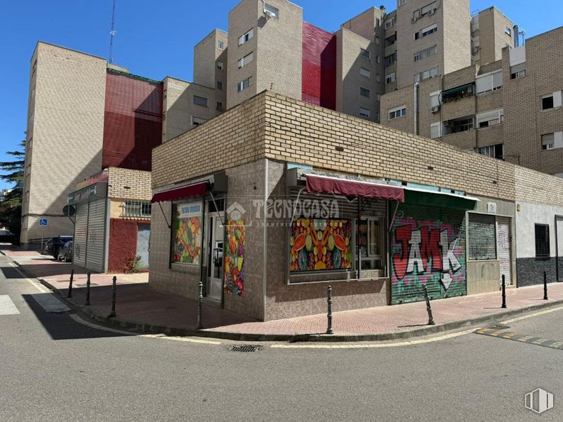 Local en alquiler en Calle Orquídea, Alcalá de Henares, Madrid, 28803 con propiedad, edificio, cielo, ventana, diseño urbano, zona residencial, barrio, inmobiliario, casa y fachada alrededor