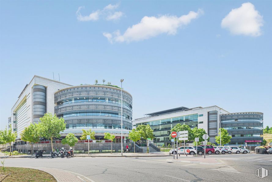 Oficina en alquiler en Edificio D, Calle Anabel Segura, 11, Alcobendas, Madrid, 28109 con edificio, cielo, nube, diseño urbano, planta, árbol, zona residencial, edificio comercial, condominio y área metropolitana alrededor