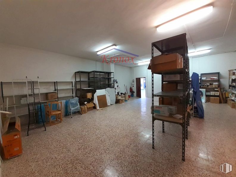 Retail for sale & for rent at Calle Esperanza García, Villa de Vallecas, Madrid, 28031 with person, furniture, property, bookcase, shelf, wood, table, interior design, shelving and flooring around