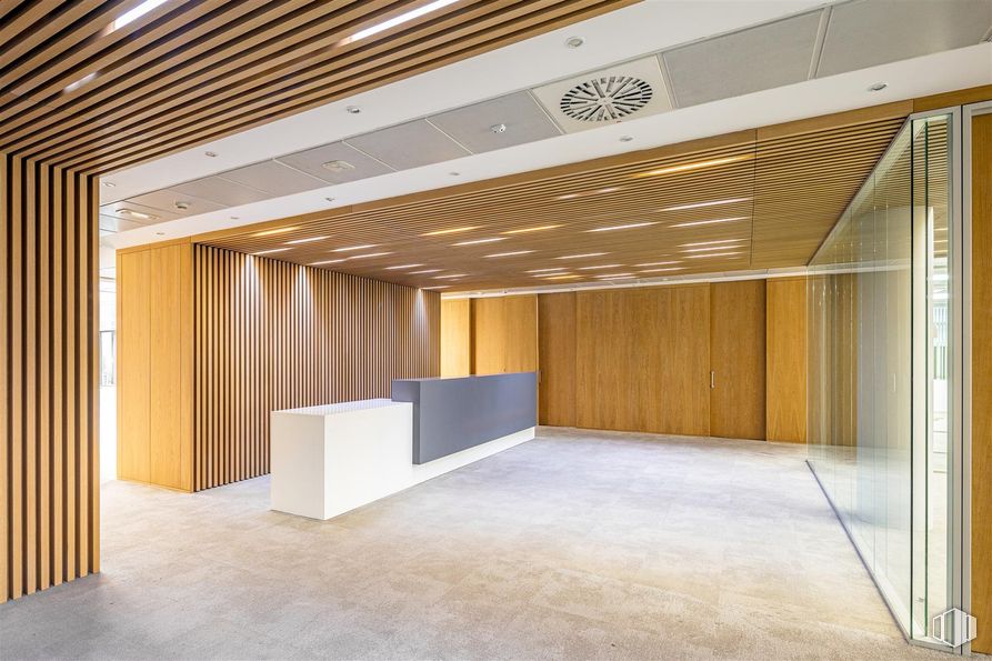 Oficina en alquiler en Avenida Bruselas, 36, Alcobendas, Madrid, 28108 con hall, madera, arquitectura, interiorismo, suelo, suelos, techo, contrachapado, madera dura y fachada alrededor