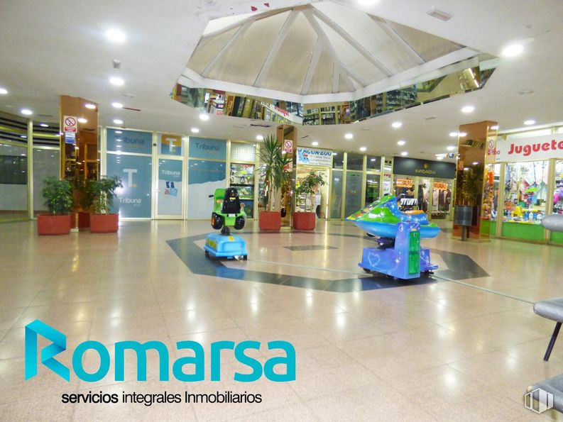 Retail for sale at Calle Eduardo Marquina, 31, Ávila, 05001 with houseplant, commercial building, shopping mall, retail, cleanliness and hotel around