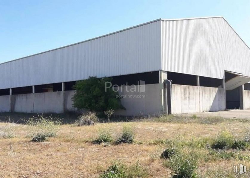 Industrial for sale at Zona Industrial, Torrejón del Rey, Guadalajara, 19174 with building, plant, sky, fixture, composite material, facade, grass, landscape, roof and house around