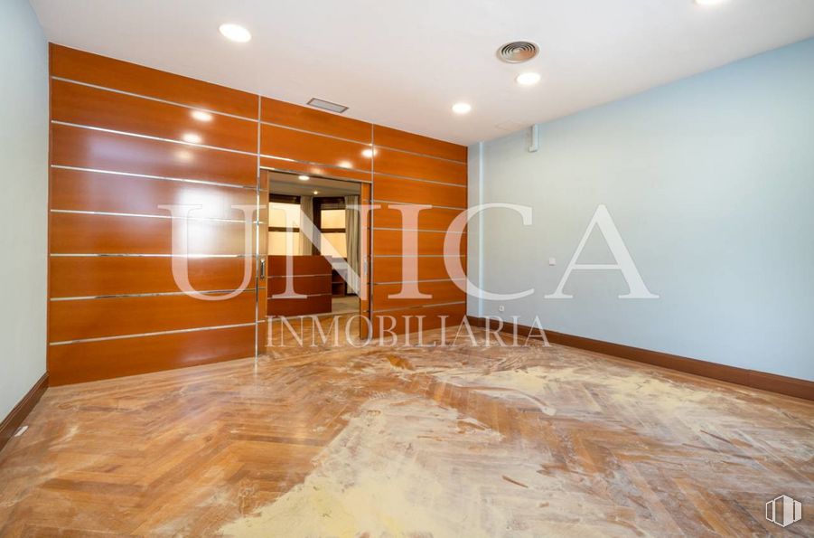 Oficina en venta en Calle Velázquez, Salamanca, Madrid, 28006 con propiedad, edificio, interiorismo, madera, tinte para madera, pared, accesorio, ventana, casa y techo alrededor