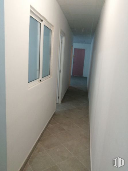 Local en alquiler y venta en Avenida de la Constitución, Móstoles, Madrid, 28931 con ventana, propiedad, accesorio, pintura, madera, piso, suelo, pasillo, edificio y madera alrededor