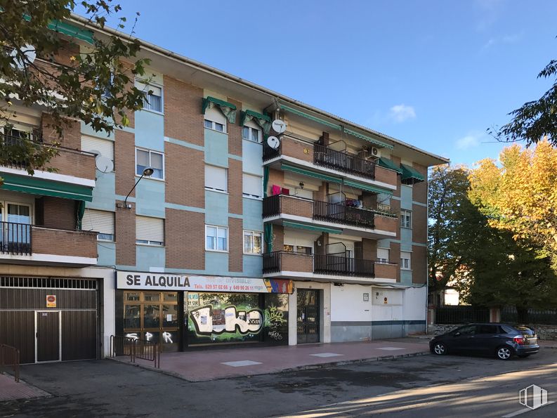 Local en alquiler y venta en Carretera Hoyo Manzanares, 22, Colmenar Viejo, Madrid, 28770 con coche, edificio, cielo, ventana, nube, árbol, diseño urbano, condominio, planta y rueda alrededor