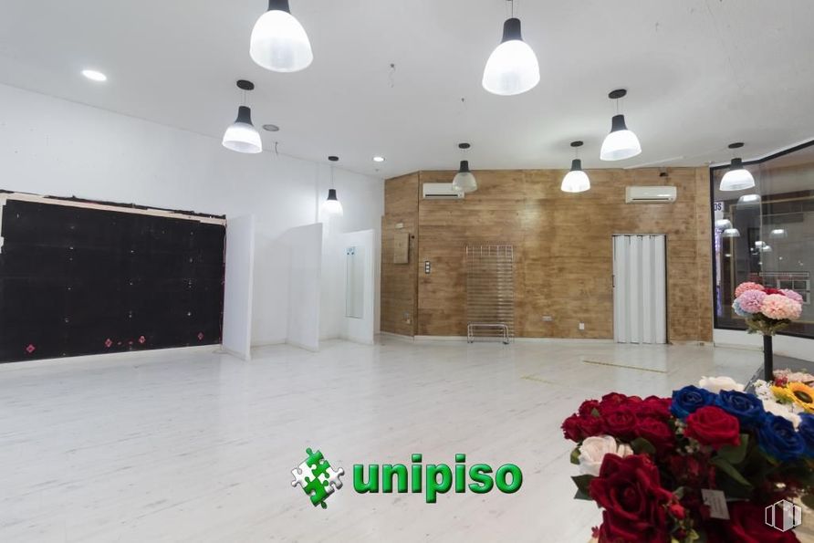 Local en alquiler en Plaza España, Leganés, Madrid, 28911 con lámpara, alumbrado, edificio, flor, interiorismo, suelos, planta, suelo, casa y madera alrededor