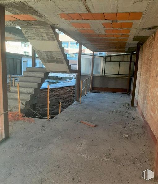 Land for sale at Calle Antonio Machado, San Fernando de Henares, Madrid, 28830 with wood, hall, floor, flooring, house, beam, brickwork, building, ceiling and door around