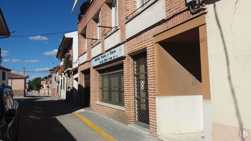 Local en alquiler en Calle Virgen, Mozoncillo, Segovia, 40250 con pared, ventana, ciudad, fachada, barrio, albañilería, ladrillo, puerta, diseño urbano y uso mixto alrededor