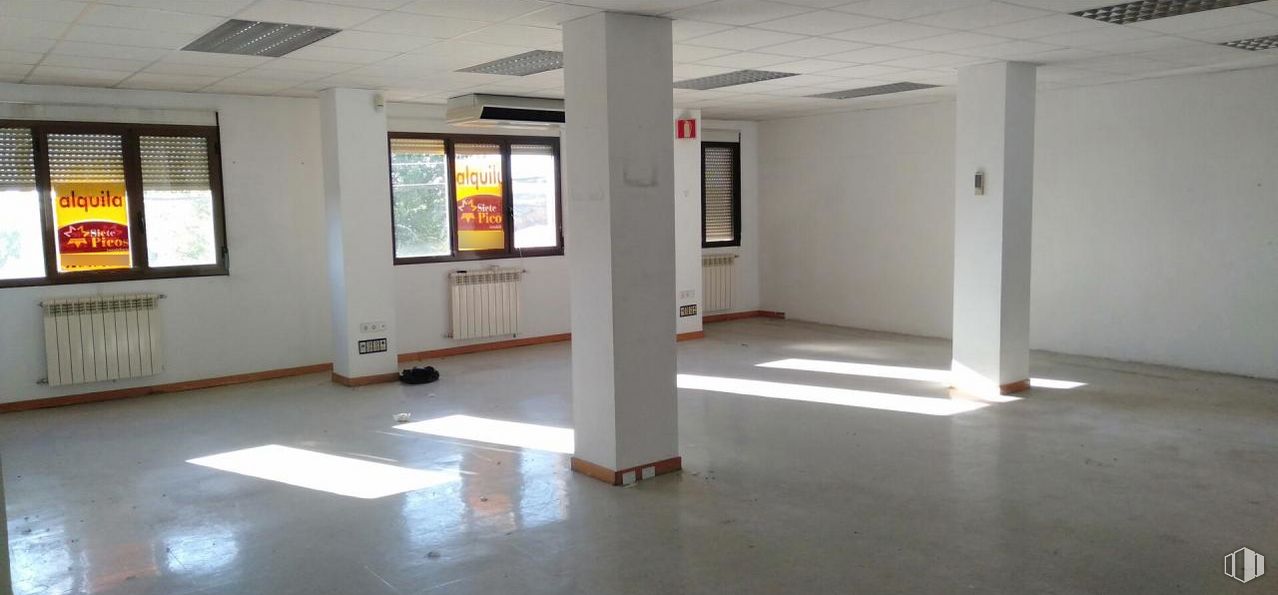 Office for sale at Calle Guadarrama, Segovia, 40006 with window, fixture, floor, flooring, hall, ceiling, parking, column, glass and event around