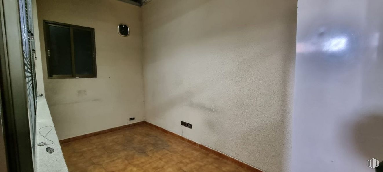 Local en venta en Calle San José, Collado Villalba, Madrid, 28400 con edificio, madera, accesorio, pintura, suelos, suelo, pared, tinte para madera, madera dura y techo alrededor