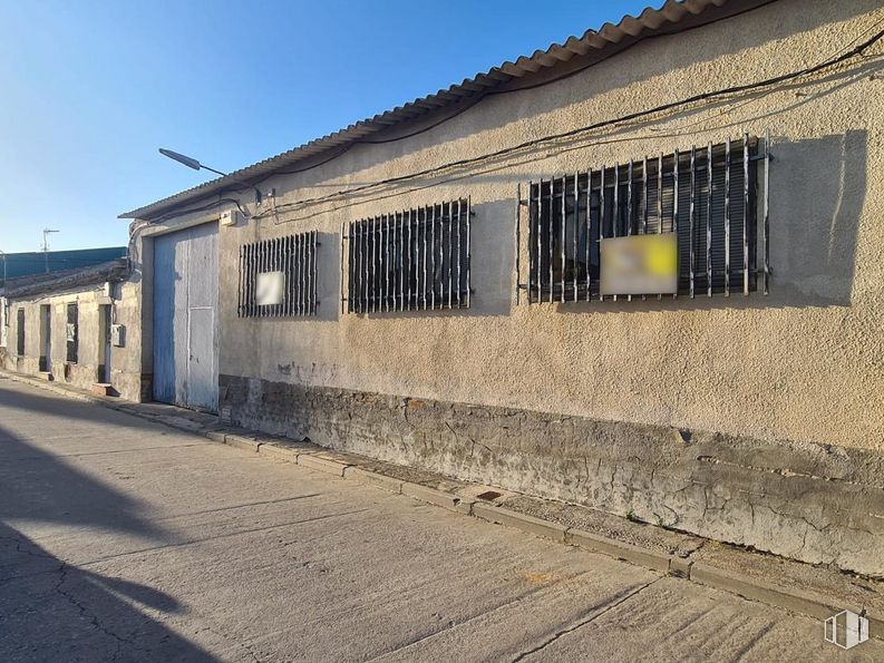 Industrial for sale at Calle Fábrica, La Mata, Toledo, 45534 with window, sky, road surface, building, wood, wall, shade, facade, tints and shades and asphalt around