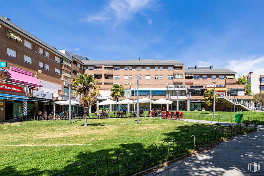 Local en alquiler en Calle Granadilla, 22, Majadahonda, Madrid, 28220 con edificio, zona urbana, ciudad, ciudad, espacio público, barrio, diseño urbano, área metropolitana, uso mixto y asentamiento humano alrededor